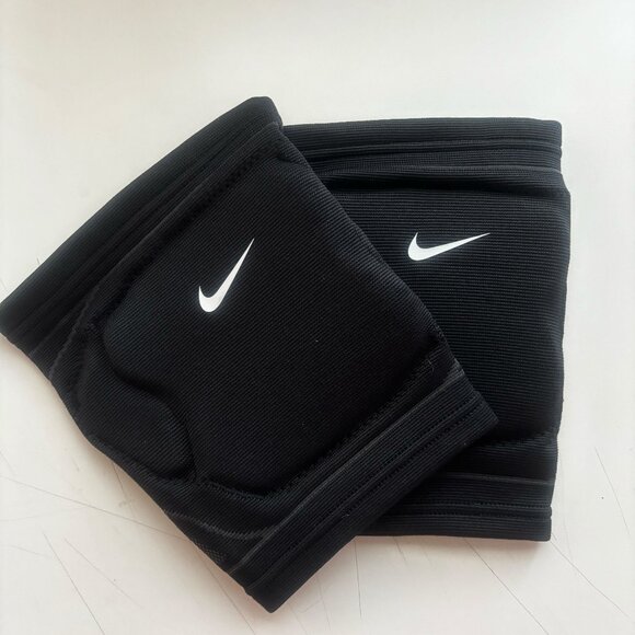Nike Varsity Volleyball Knee Pads  - XL/XXL - Picture 1 of 2